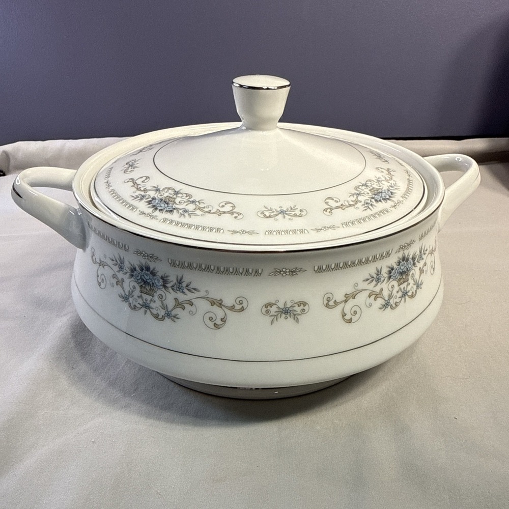 Wade Fine China "Diane" Pattern Covered Vegetable Tureen / Serving Bowl Japan